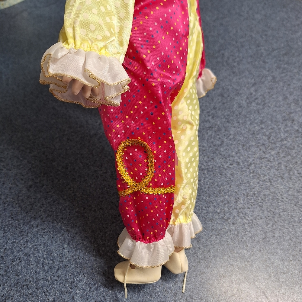 Vintage Interpur International Porcelain Clown Jester Doll, OH#12217, ME#2087 - Picture 9 of 14